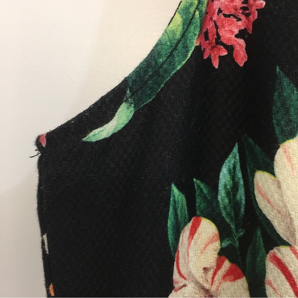 Striking dress. Black with red, ivory and green floral pattern. Size 10/12 - Picture 4 of 5